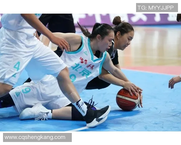 北京篮球队在联合会杯积分榜上以75分稳居首位,领先对手显实力 北京篮球队在联合会杯积分榜上以75分稳居首位,领先对手显实力