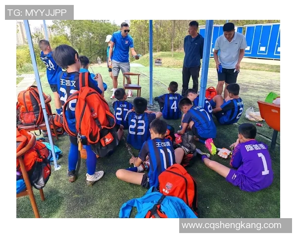 小孩与足球明星的幸福时光：家庭与事业的完美平衡之道