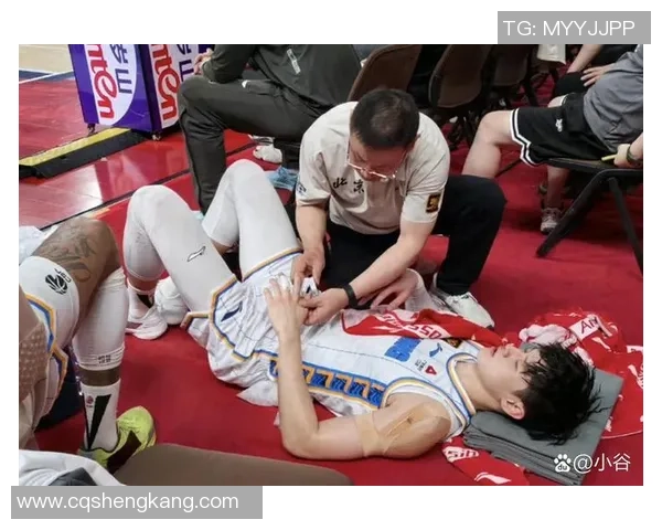 足球明星意外受伤影响职业生涯球迷心痛不已的背后故事